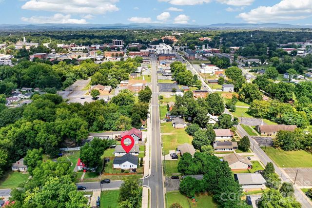 448 1st Street SW, Hickory, NC 28602