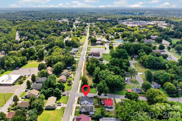 448 1st Street SW, Hickory, NC 28602