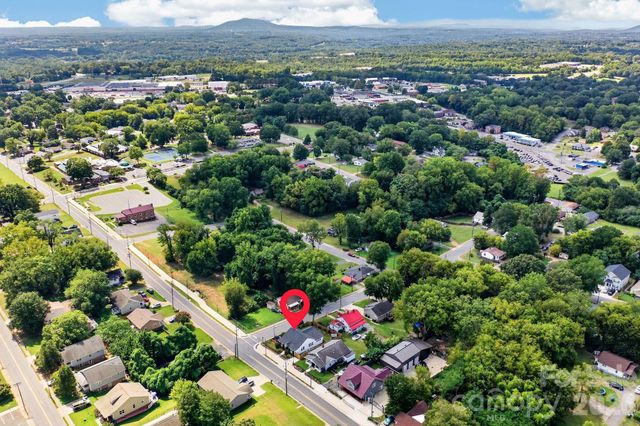 448 1st Street SW, Hickory, NC 28602