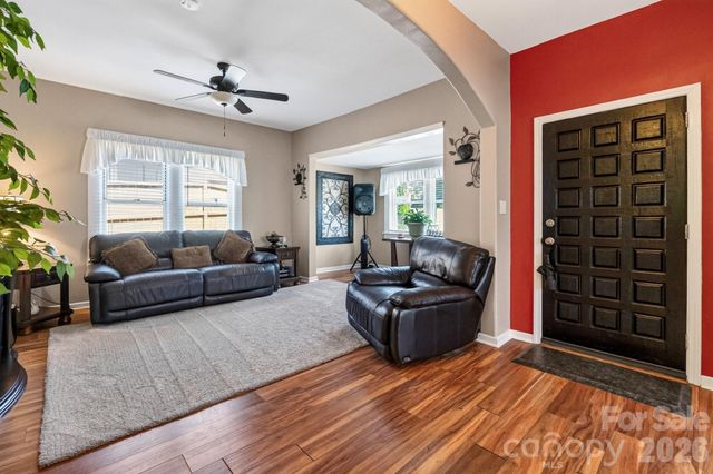 448 1st Street SW, Hickory, NC 28602