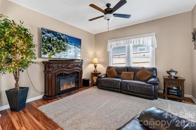 448 1st Street SW, Hickory, NC 28602