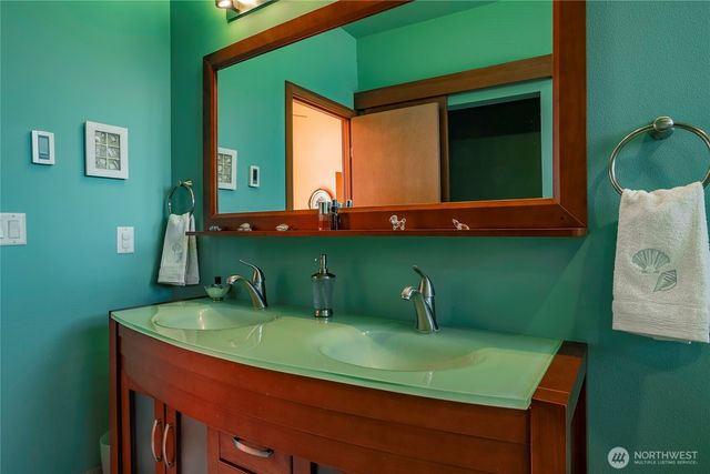 8285 Sunset Street, Blaine, WA 98230