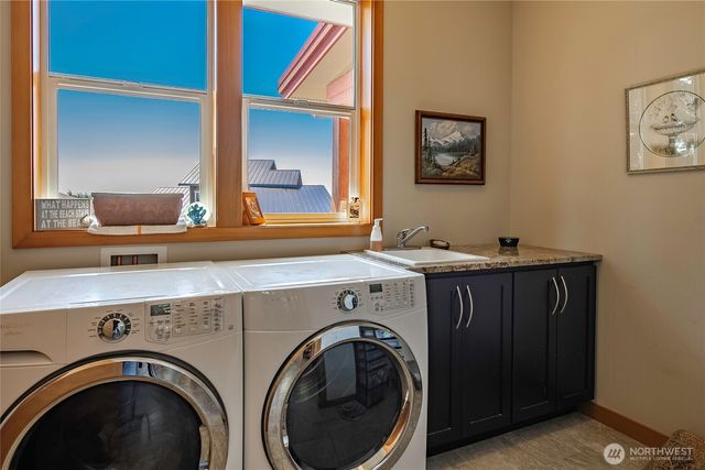 8285 Sunset Street, Blaine, WA 98230