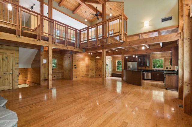 7910 Charlotte Pike, Nashville, TN 37221