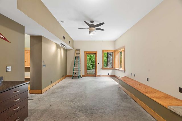 7910 Charlotte Pike, Nashville, TN 37221