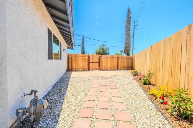 972 E LYNWOOD Drive, San Bernardino, CA 92404