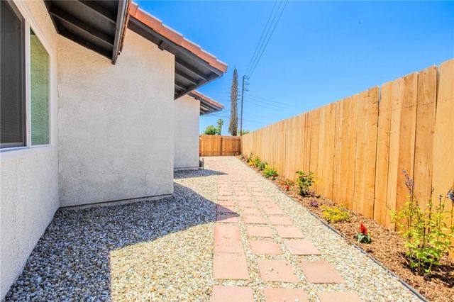 972 E LYNWOOD Drive, San Bernardino, CA 92404