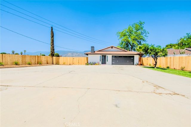 972 E LYNWOOD Drive, San Bernardino, CA 92404