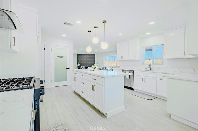 972 E LYNWOOD Drive, San Bernardino, CA 92404