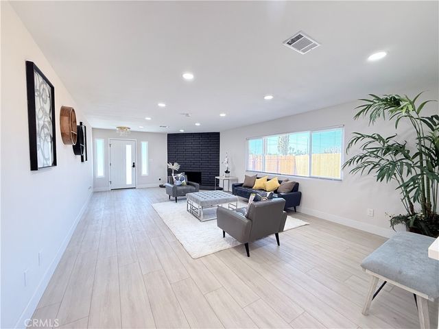 972 E LYNWOOD Drive, San Bernardino, CA 92404