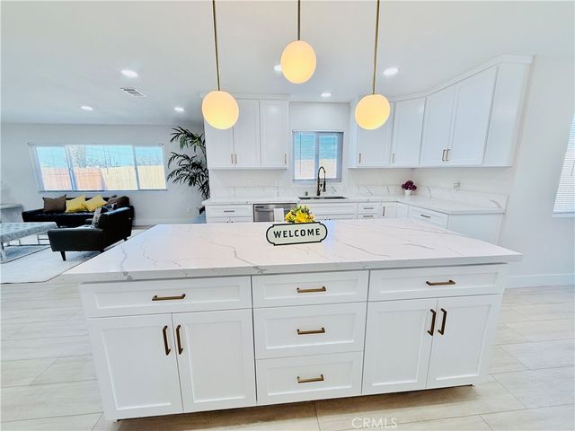 972 E LYNWOOD Drive, San Bernardino, CA 92404
