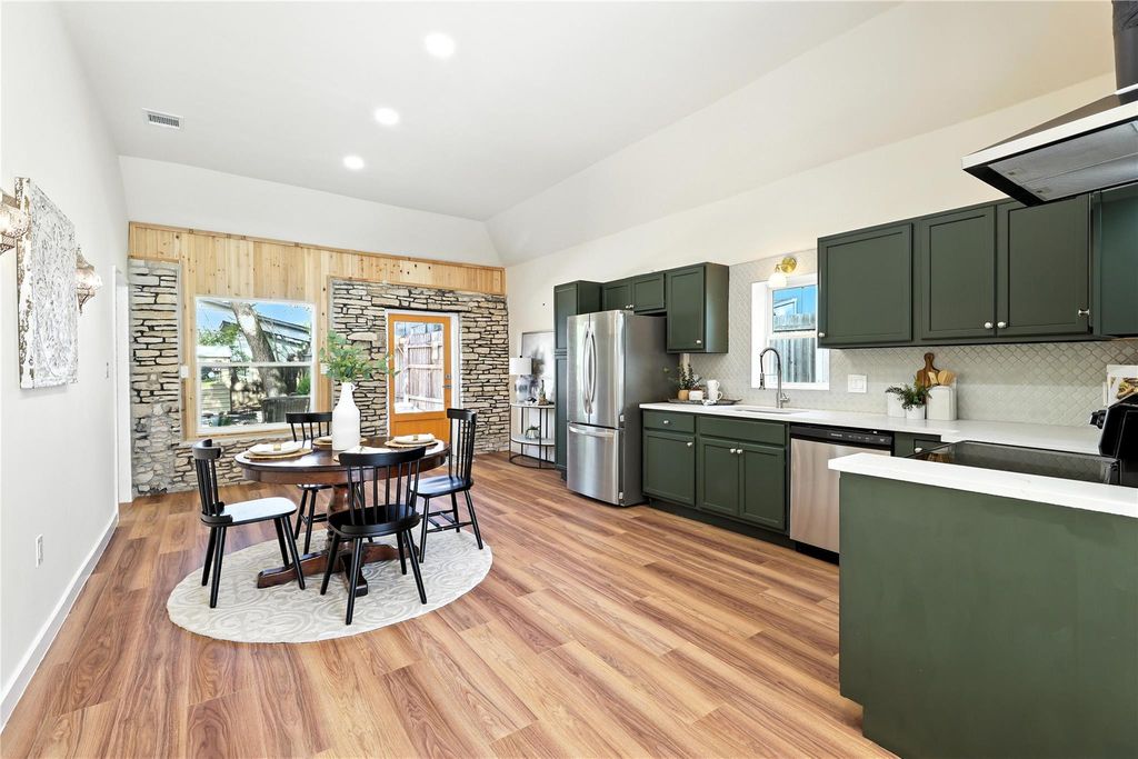 1204 Perez ST, Austin, TX 78721