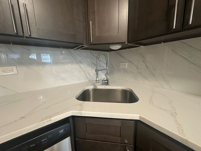 3328 W Le Moyne Street G, Chicago, IL 60651