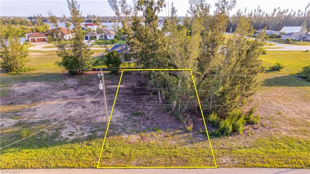 Image 3 of property listing at 4319 NW 23rd TER, Cape Coral, FL 33993