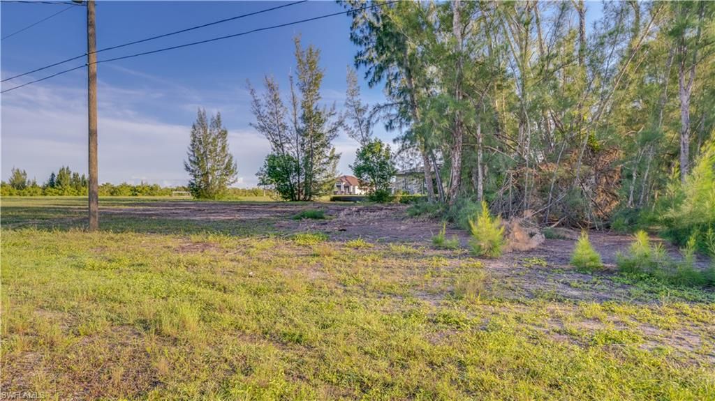Image 5 of property listing at 4319 NW 23rd TER, Cape Coral, FL 33993