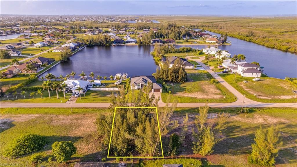 Image 6 of property listing at 4319 NW 23rd TER, Cape Coral, FL 33993
