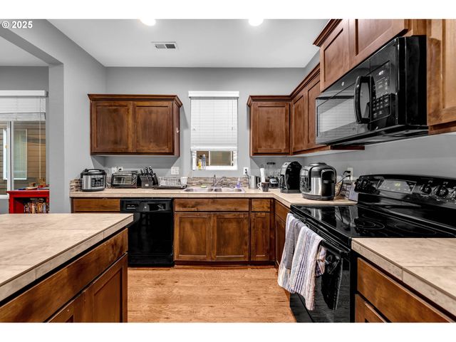 308 Ne NEWHOUSE Rd, Vancouver, WA 98663