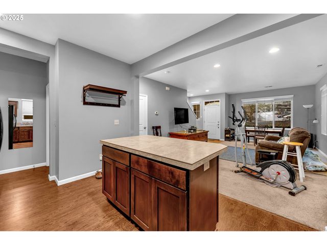 308 Ne NEWHOUSE Rd, Vancouver, WA 98663