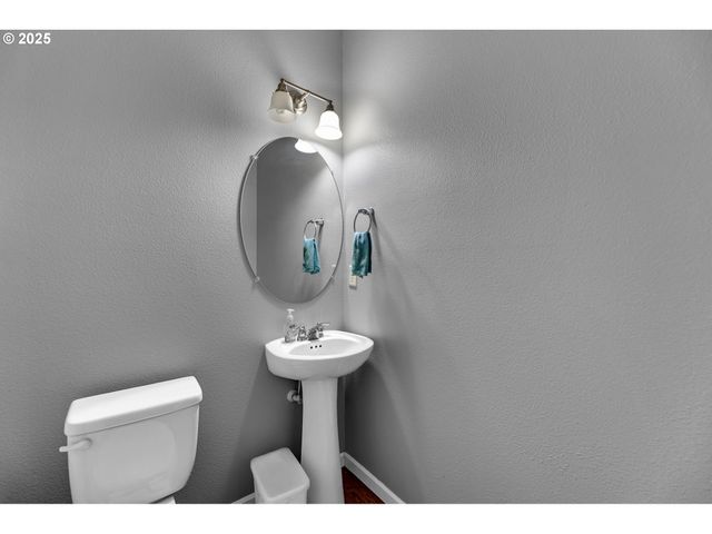 308 Ne NEWHOUSE Rd, Vancouver, WA 98663