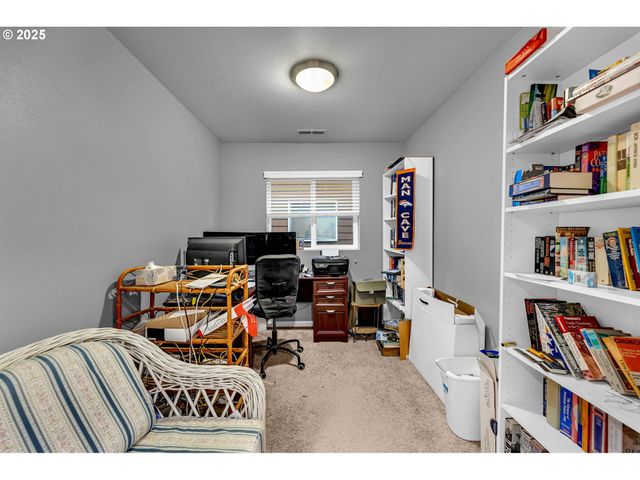 308 Ne NEWHOUSE Rd, Vancouver, WA 98663