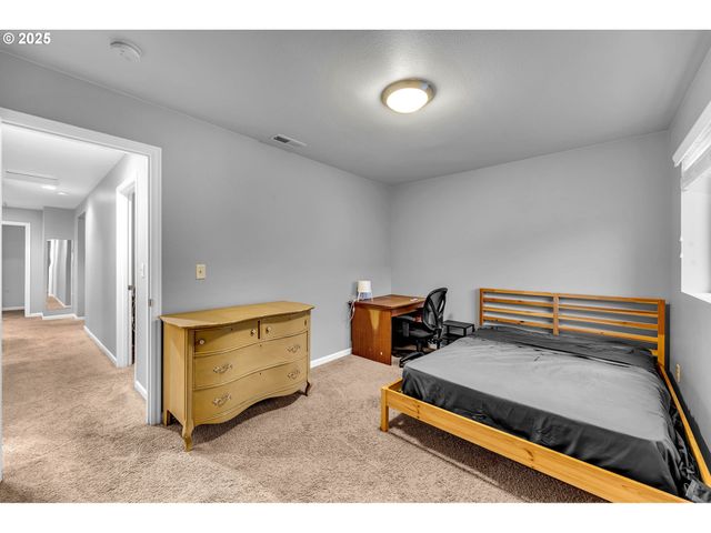 308 Ne NEWHOUSE Rd, Vancouver, WA 98663