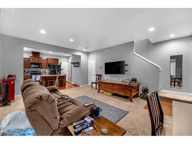 308 Ne NEWHOUSE Rd, Vancouver, WA 98663