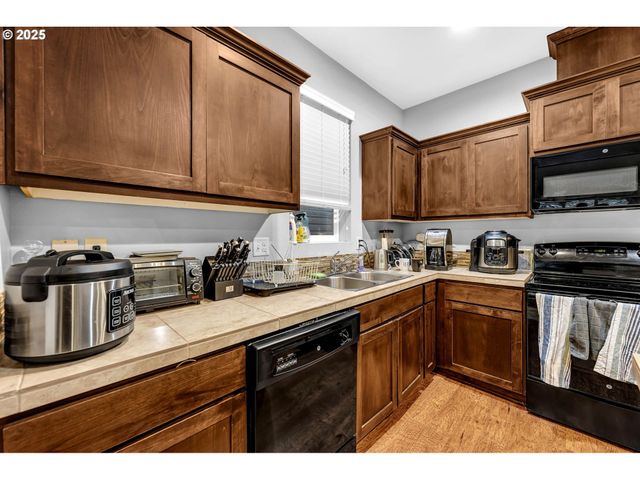 308 Ne NEWHOUSE Rd, Vancouver, WA 98663