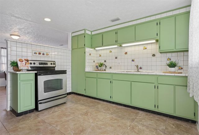 8105 ALPINE AVENUE, Tampa, FL 33619