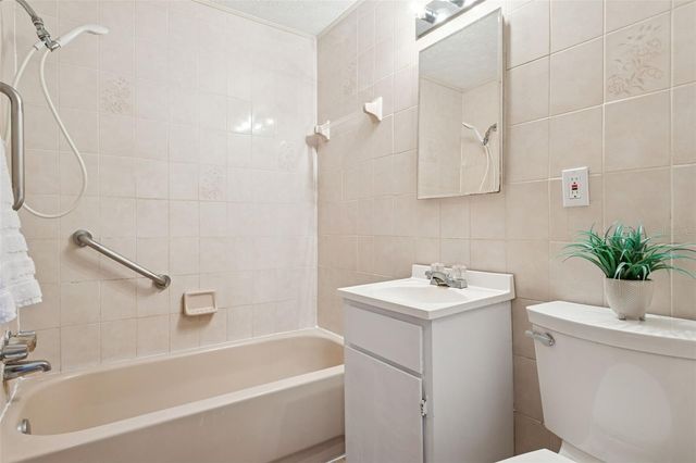 8105 ALPINE AVENUE, Tampa, FL 33619