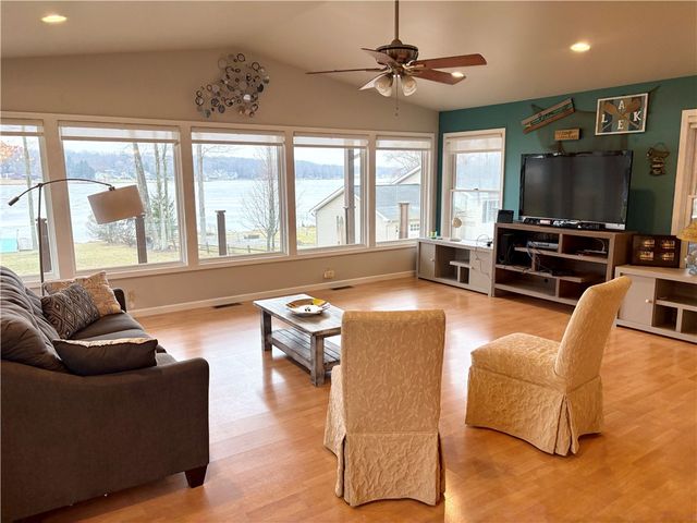 228 Latonka Dr, Jackson Twp, PA 16137