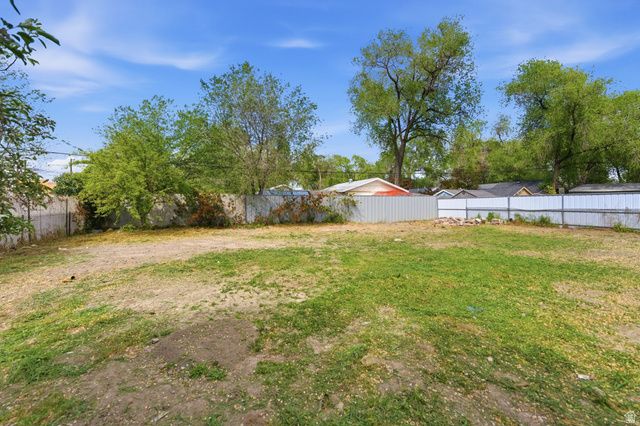 1614 W SUNSET AVE, West Valley City, UT 84119