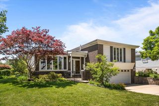 7615 Arcadia Street, Morton Grove, IL 60053