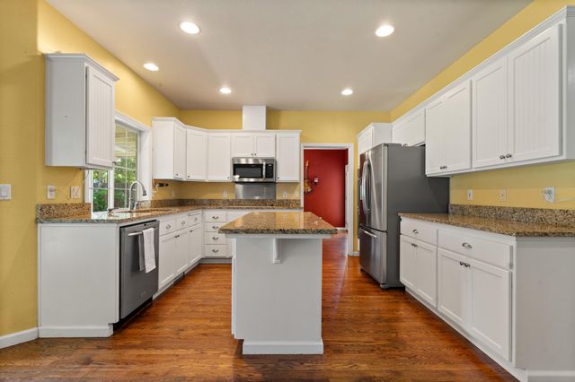 550 Carriage Lane, Jacksonville, OR 97530
