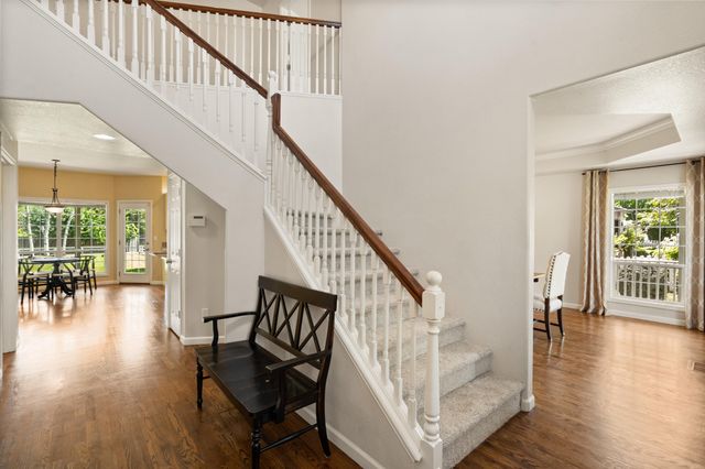 550 Carriage Lane, Jacksonville, OR 97530