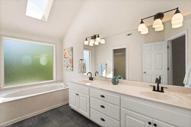 550 Carriage Lane, Jacksonville, OR 97530