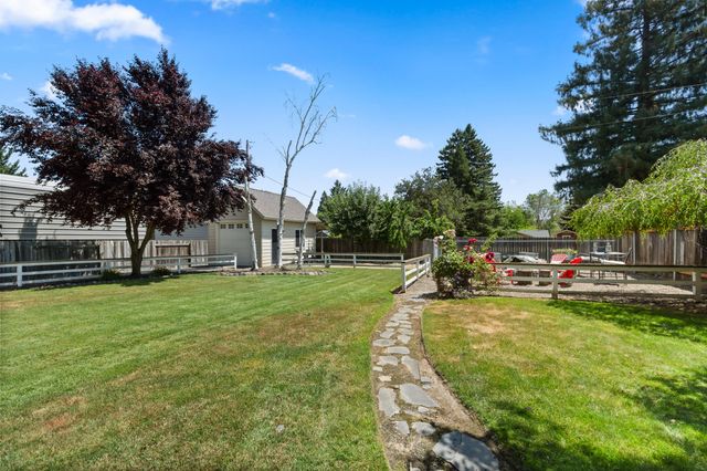 550 Carriage Lane, Jacksonville, OR 97530