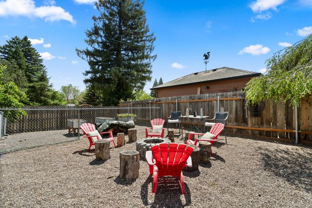 550 Carriage Lane, Jacksonville, OR 97530