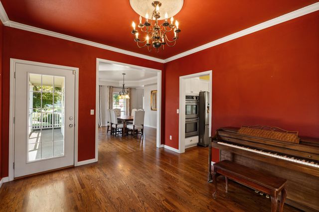 550 Carriage Lane, Jacksonville, OR 97530