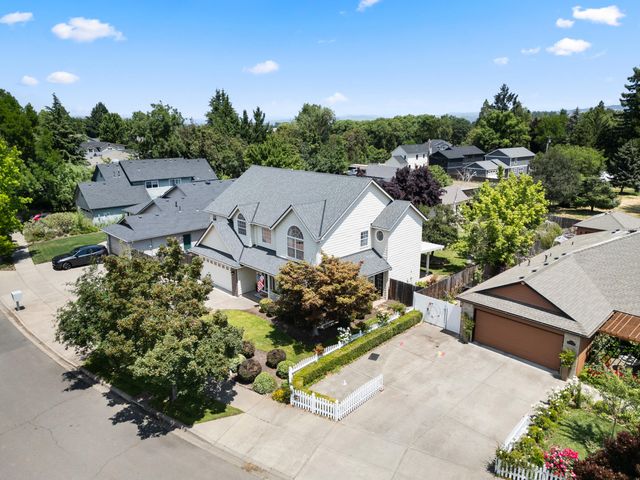550 Carriage Lane, Jacksonville, OR 97530