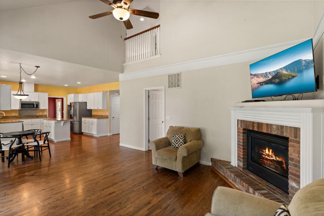 550 Carriage Lane, Jacksonville, OR 97530