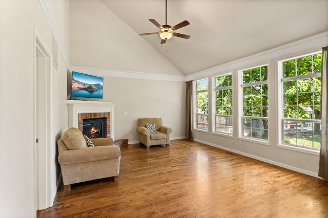 550 Carriage Lane, Jacksonville, OR 97530