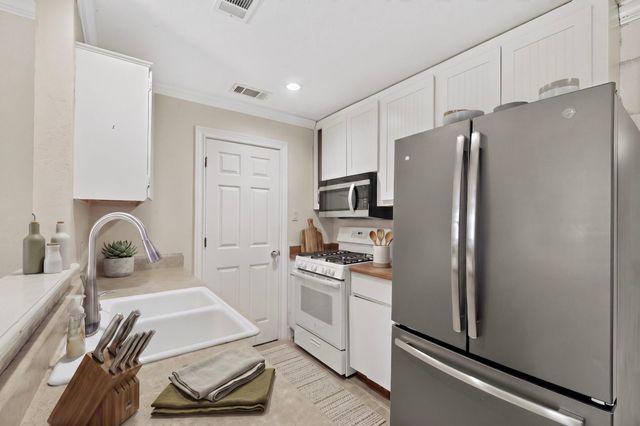 6206 WAGON BEND TRL, Austin, TX 78744