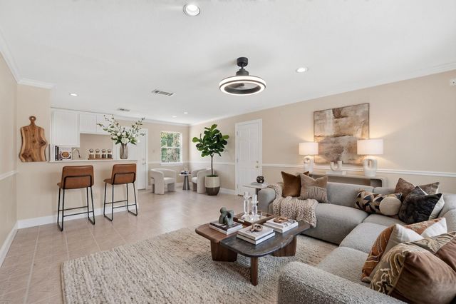 6206 WAGON BEND TRL, Austin, TX 78744