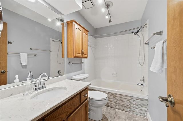 3307 NW Shannon Court, Blue Springs, MO 64015