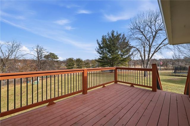 3307 NW Shannon Court, Blue Springs, MO 64015