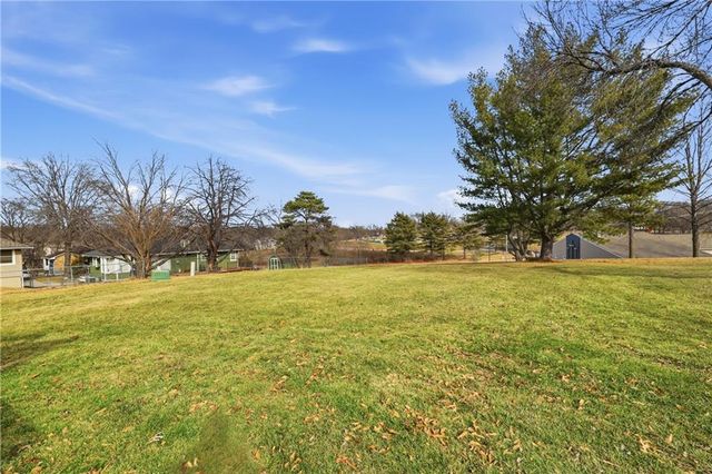 3307 NW Shannon Court, Blue Springs, MO 64015