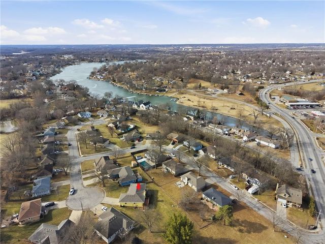 3307 NW Shannon Court, Blue Springs, MO 64015