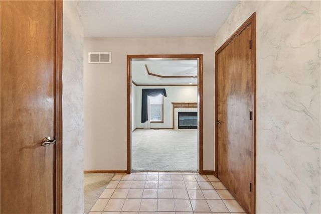 3307 NW Shannon Court, Blue Springs, MO 64015