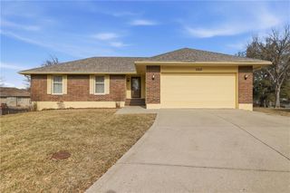 3307 NW Shannon Court, Blue Springs, MO 64015