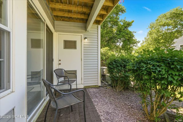 17 Hackamore Court, Tinton Falls, NJ 07753